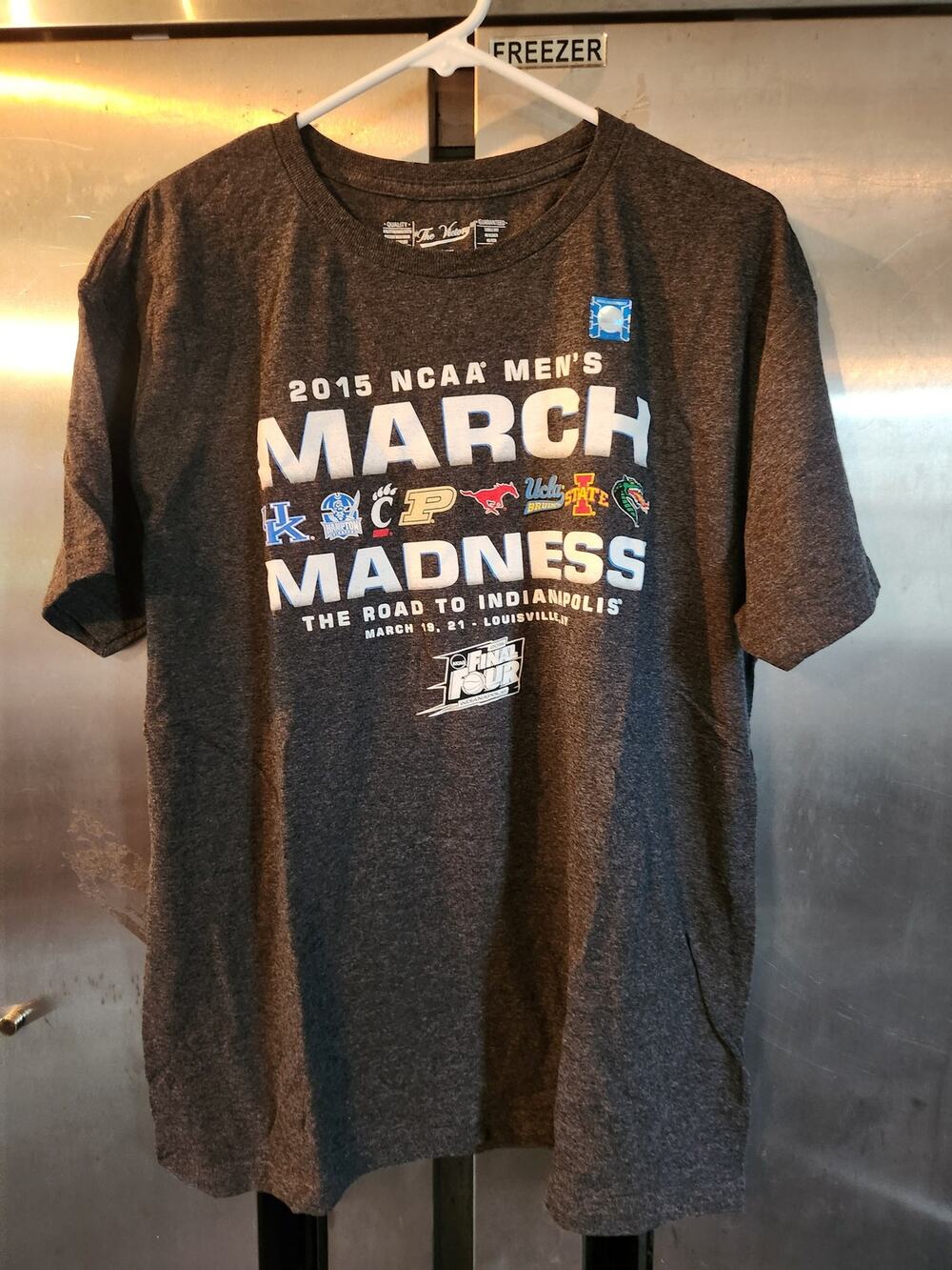 2015 NCAA March Madness Final Four T-Shirt Road to Indianapolis Mens L Gray